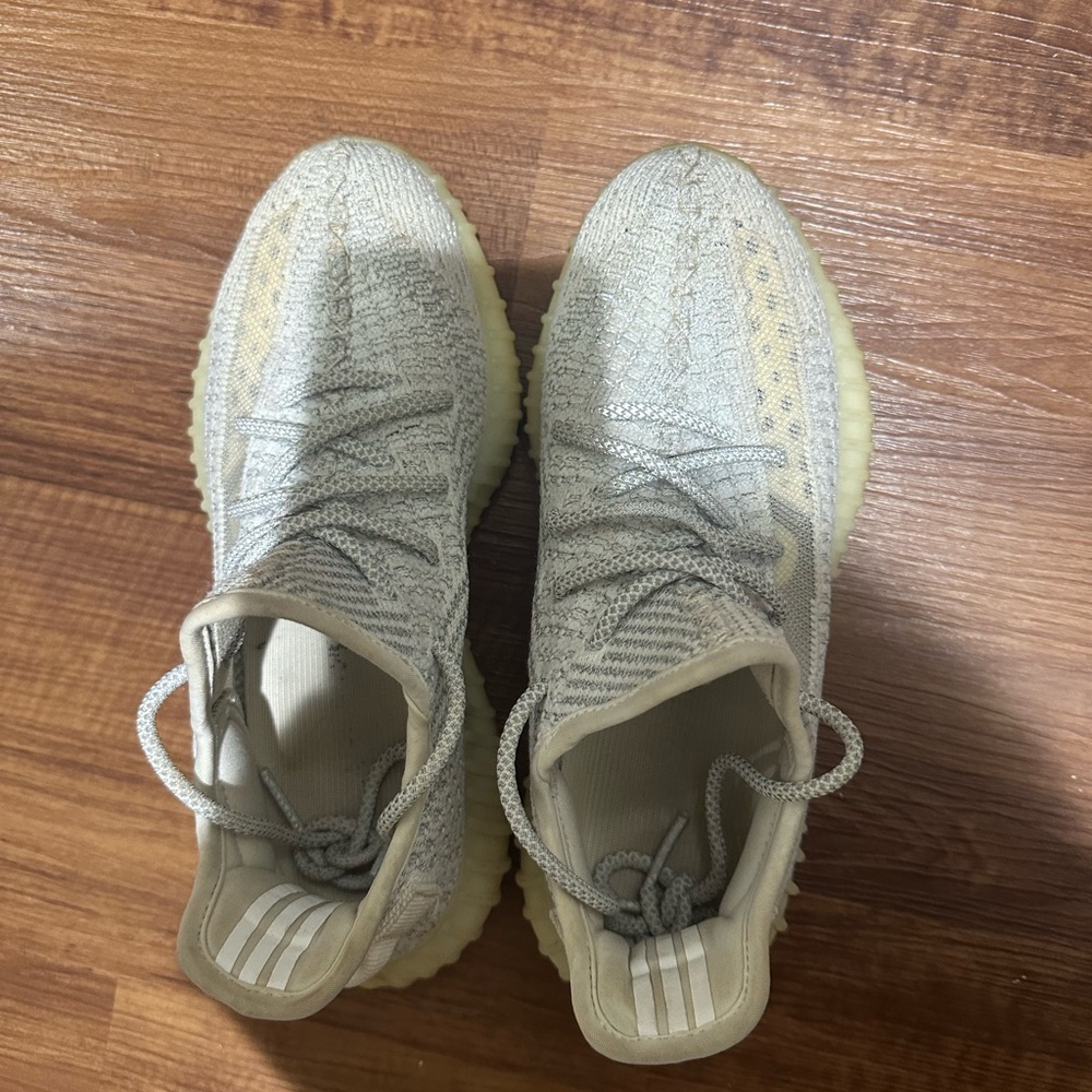 Adidas Yeezy Boost 350 V2 Sneakers